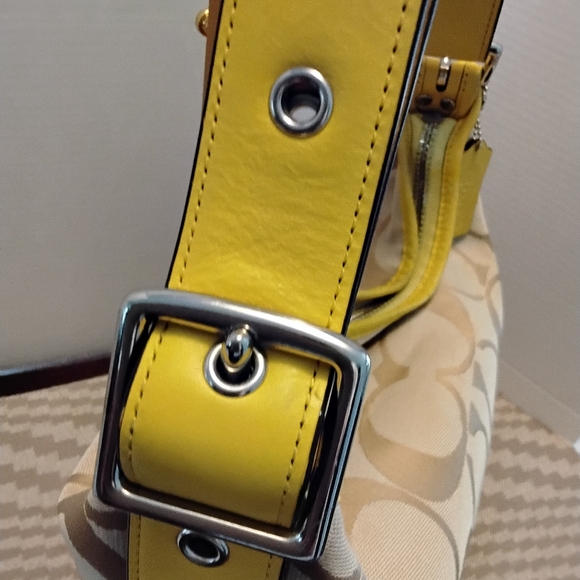Coach Signature Hobo Shoulder Bag 💛 Style  21149 - Picture 8 of 9
